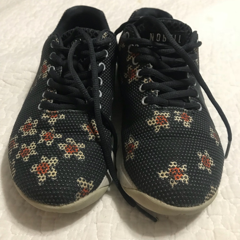 Size 7.5 no bull Daisy Trainers